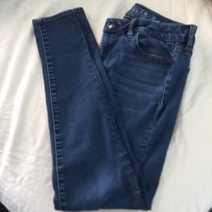 AE skinny jeans size 8 regular